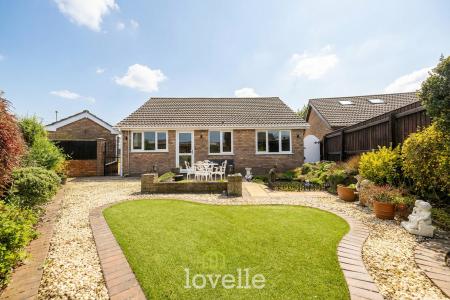 2 bedroom Detached bungalow for sale in Grainsby Avenue, Holton-le-Clay, DN36