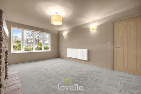 2 bedroom Detached bungalow for sale in Grainsby Avenue, Holton-le-Clay, DN36