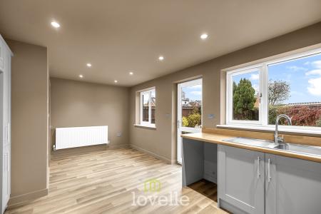 2 bedroom Detached bungalow for sale in Grainsby Avenue, Holton-le-Clay, DN36