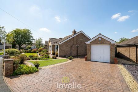 2 bedroom Detached bungalow for sale in Grainsby Avenue, Holton-le-Clay, DN36