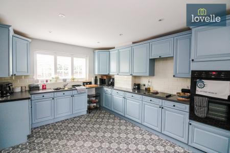 3 bedroom Detached bungalow for sale in Holywell Lane, Utterby, LN11