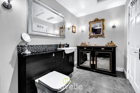 4 bedroom Detached house for sale in Main Road, Ashby Cum Fenby, DN37