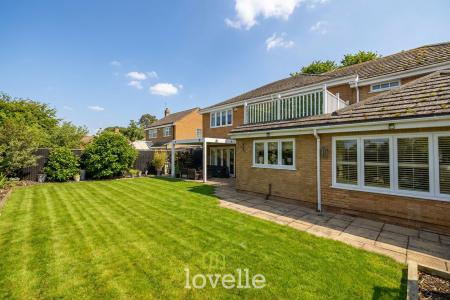 4 bedroom Detached house for sale in Main Road, Ashby Cum Fenby, DN37