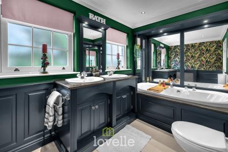 4 bedroom Detached house for sale in Main Road, Ashby Cum Fenby, DN37