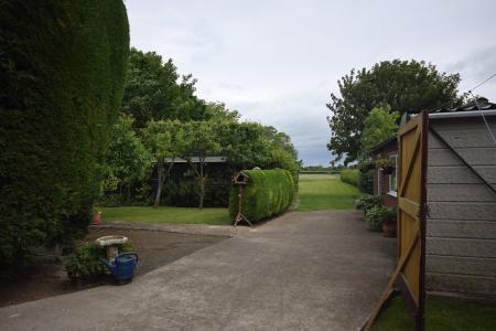 3 bedroom Detached house for sale in Main Road, Gayton Top, LN13