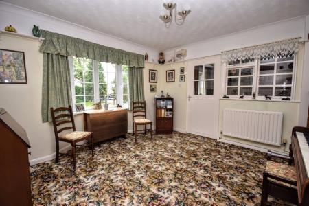 3 bedroom Detached house for sale in Main Road, Gayton Top, LN13