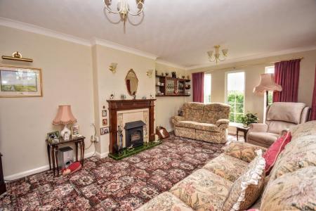 3 bedroom Detached house for sale in Main Road, Gayton Top, LN13