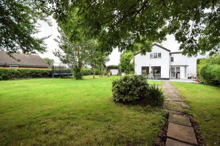 4 bedroom Detached house for sale in Main Road, Saltfleetby, LN11