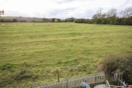 4 bedroom Semi-detached house for sale in Main Road, Utterby, LN11