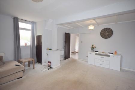 4 bedroom Semi-detached house for sale in Main Road, Utterby, LN11