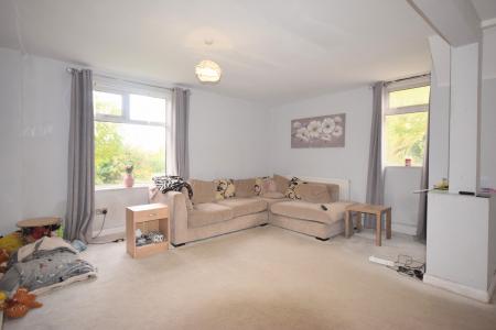 4 bedroom Semi-detached house for sale in Main Road, Utterby, LN11