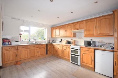 4 bedroom Semi-detached house for sale in Main Road, Utterby, LN11