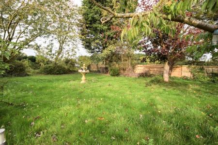 4 bedroom Semi-detached house for sale in Main Road, Utterby, LN11