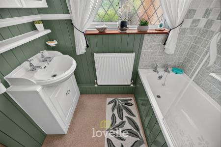 3 bedroom Detached bungalow for sale in Main Road, Hatcliffe, DN37