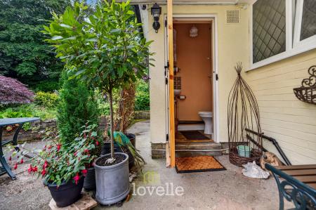 3 bedroom Detached bungalow for sale in Main Road, Hatcliffe, DN37