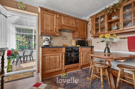 3 bedroom Detached bungalow for sale in Main Road, Hatcliffe, DN37