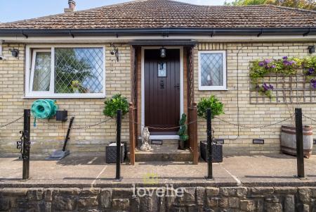 3 bedroom Detached bungalow for sale in Main Road, Hatcliffe, DN37