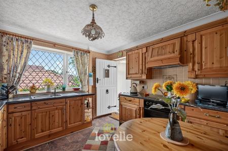 3 bedroom Detached bungalow for sale in Main Road, Hatcliffe, DN37