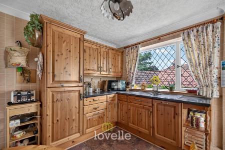 3 bedroom Detached bungalow for sale in Main Road, Hatcliffe, DN37