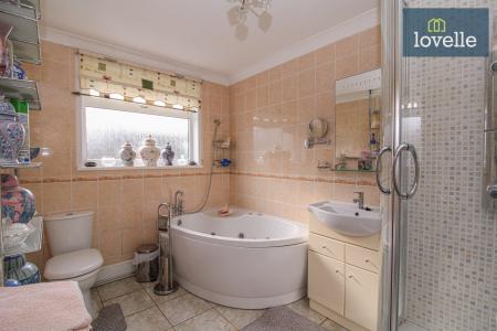 3 bedroom Detached bungalow for sale in Main Road, Saltfleetby, LN11