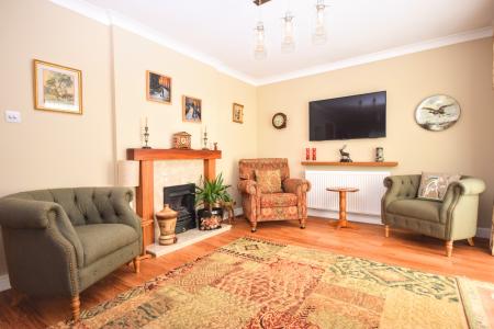 3 bedroom Detached bungalow for sale in Manor Park, Legbourne, LN11