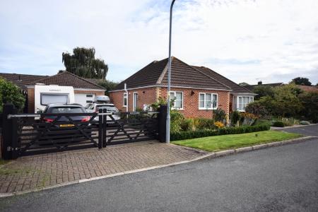 3 bedroom Detached bungalow for sale in Manor Park, Legbourne, LN11