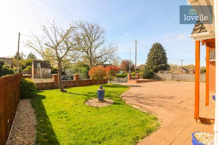 3 bedroom Detached bungalow for sale in Mill Lane, Legbourne, LN11