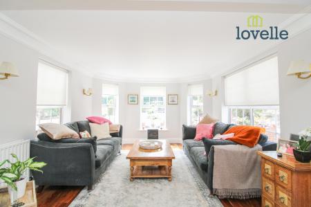 4 bedroom Detached house for sale in Old Main Road, Barnoldby Le Beck, DN37