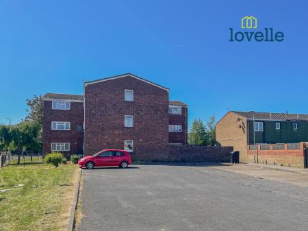 2 bedroom Flat for sale in Pinewood Crescent, Grimsby, DN33