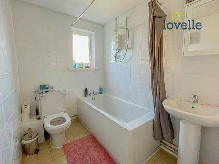 2 bedroom Flat for sale in Pinewood Crescent, Grimsby, DN33