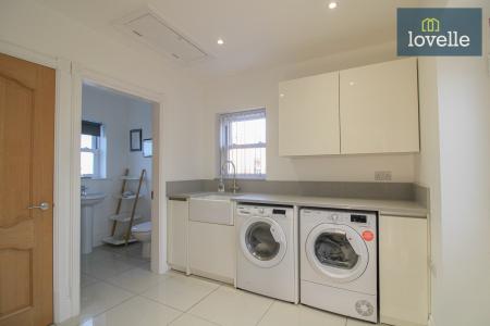 5 bedroom Detached house for sale in Post Office Lane, Ashby Cum Fenby, DN37