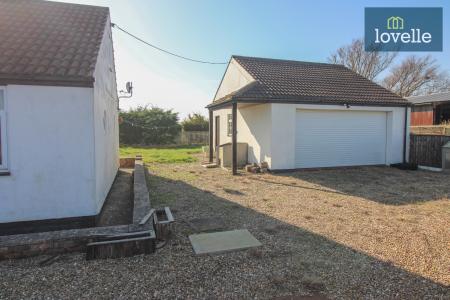 4 bedroom Detached house for sale in Saddleback Road, South Cockerington, LN11