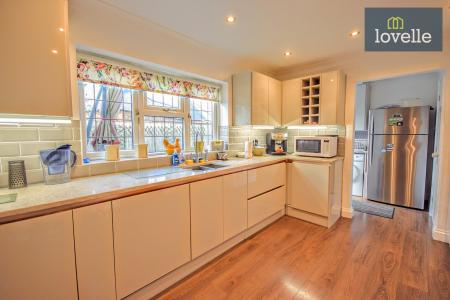 3 bedroom Detached bungalow for sale in South Road, Tetford, LN9