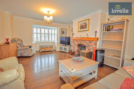 3 bedroom Detached bungalow for sale in South Road, Tetford, LN9