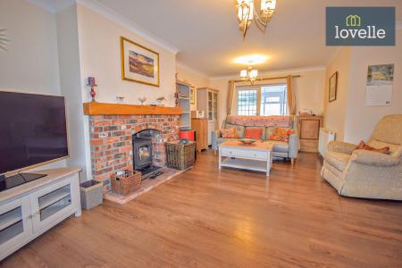 3 bedroom Detached bungalow for sale in South Road, Tetford, LN9