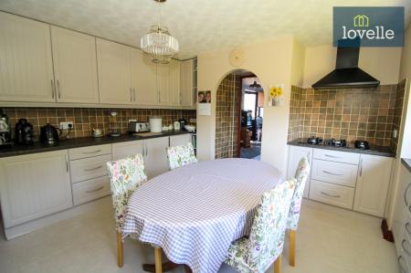 4 bedroom Detached house for sale in South Road, South Somercotes, LN11