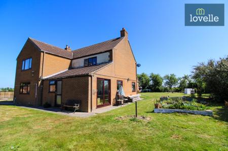 4 bedroom Detached house for sale in South Road, South Somercotes, LN11