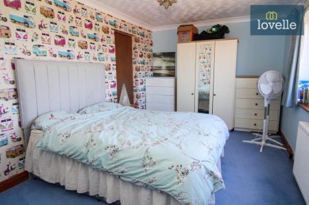 4 bedroom Detached house for sale in South Road, South Somercotes, LN11