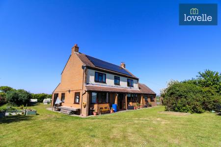 4 bedroom Detached house for sale in South Road, South Somercotes, LN11