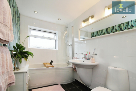 4 bedroom Detached house for sale in Southfield Road, Holton-le-Clay, DN36