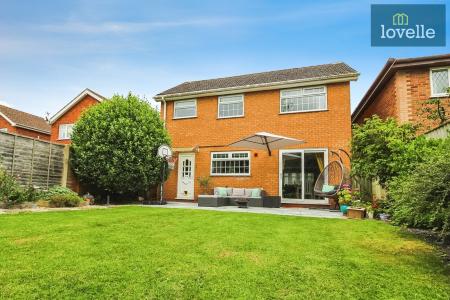 4 bedroom Detached house for sale in Southfield Road, Holton-le-Clay, DN36