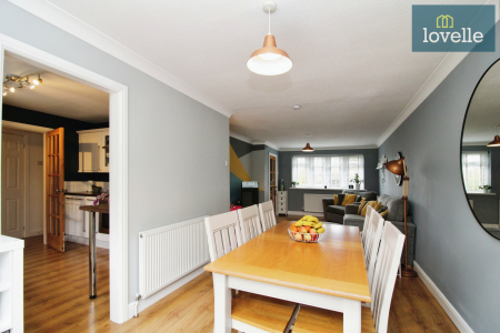 4 bedroom Detached house for sale in Southfield Road, Holton-le-Clay, DN36