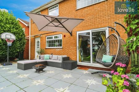 4 bedroom Detached house for sale in Southfield Road, Holton-le-Clay, DN36