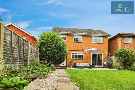 4 bedroom Detached house for sale in Southfield Road, Holton-le-Clay, DN36