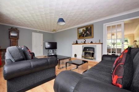 5 bedroom Detached house for sale in St Marys Park, Louth, LN11