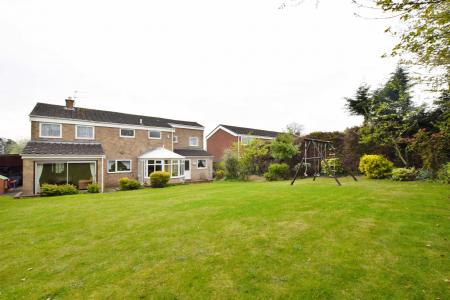 5 bedroom Detached house for sale in St Marys Park, Louth, LN11