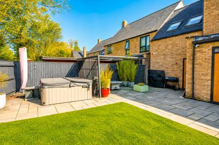 5 bedroom Detached house for sale in The Riverbank, Louth, LN11