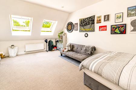 5 bedroom Detached house for sale in The Riverbank, Louth, LN11