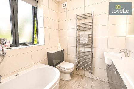 5 bedroom Detached house for sale in The Riverbank, Louth, LN11