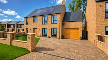 5 bedroom Detached house for sale in The Riverbank, Louth, LN11
